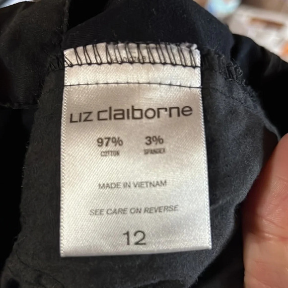 Liz Claiborne black like new shorts - Picture 4 of 4